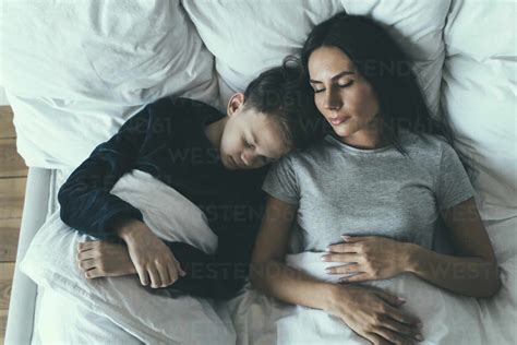 mom and son dad xnxx|7,112 Mom And Son In Bed .